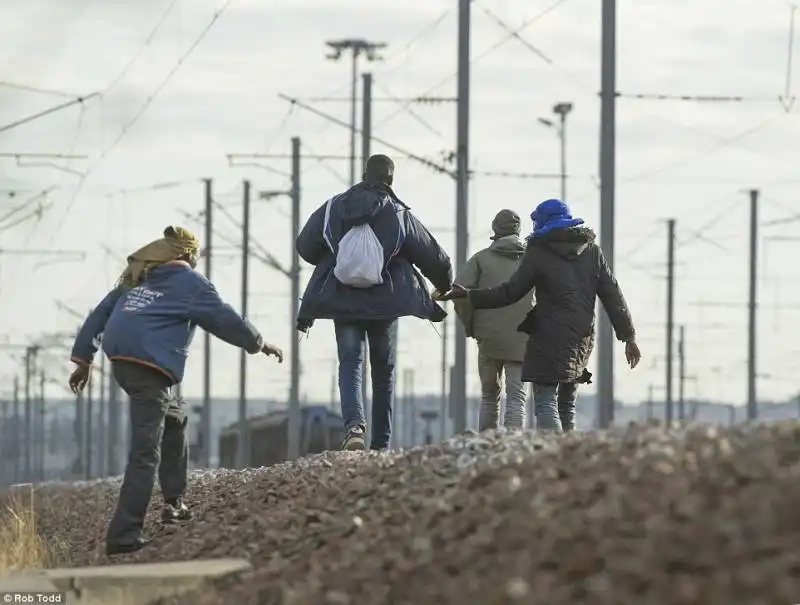 calais clandestini in transito  16