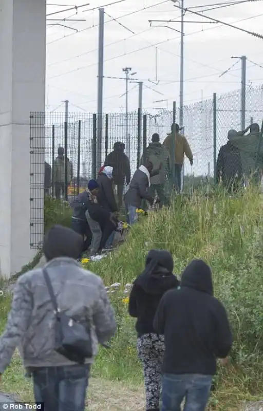 calais clandestini in transito  19