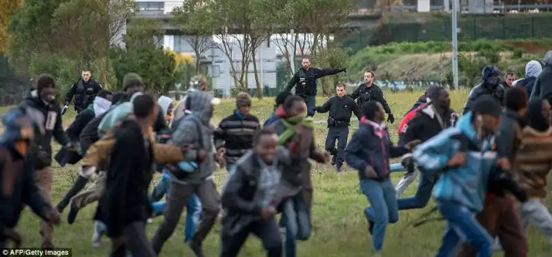 calais clandestini in transito  27