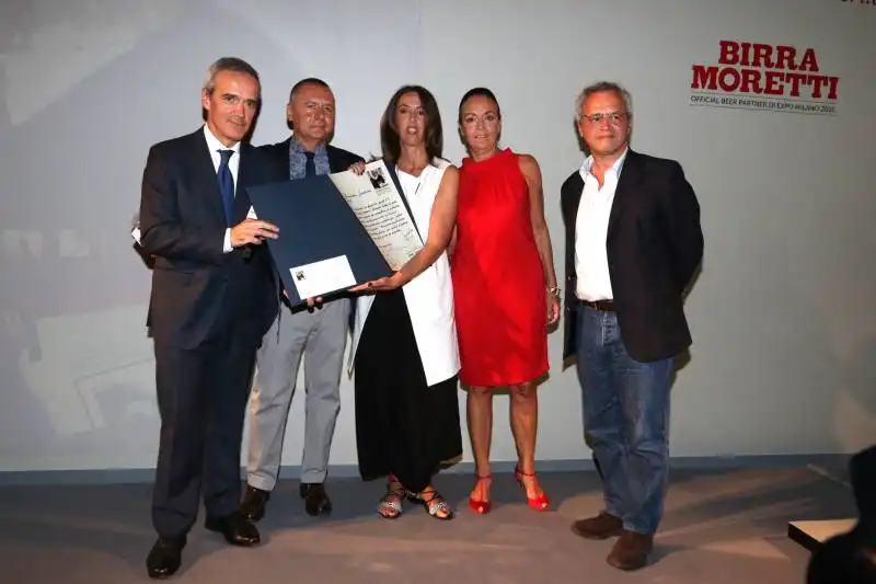 da sinistra alfredo pratolongo, piero colaprico, alessandra sardoni (premiata), chiara beria di argentine, enrico mentana