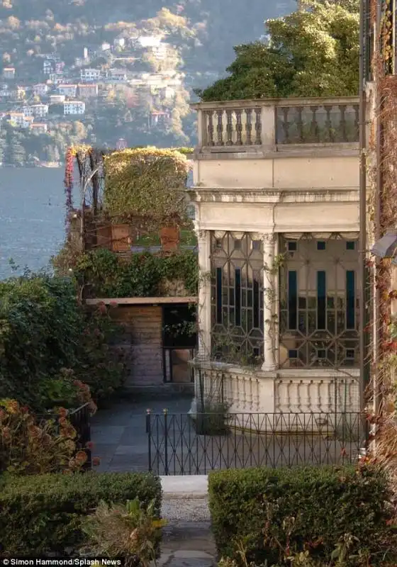 dettaglio villa di clooney a laglio