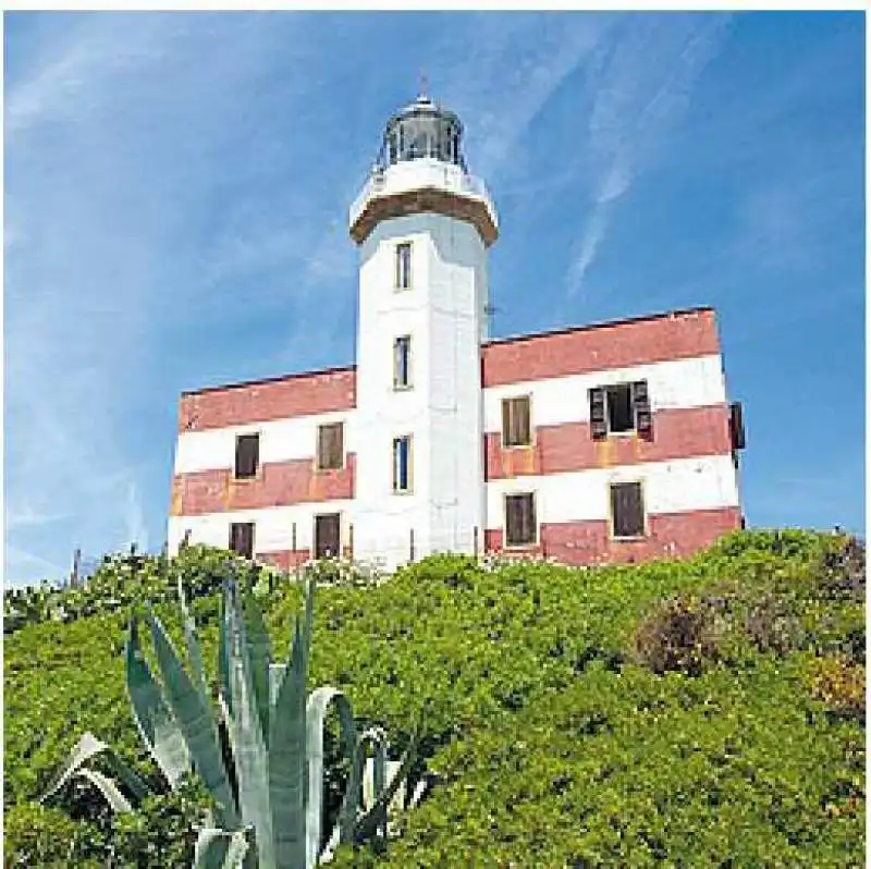 FARO CAPEL ROSSO ISOLA DEL GIGLIO