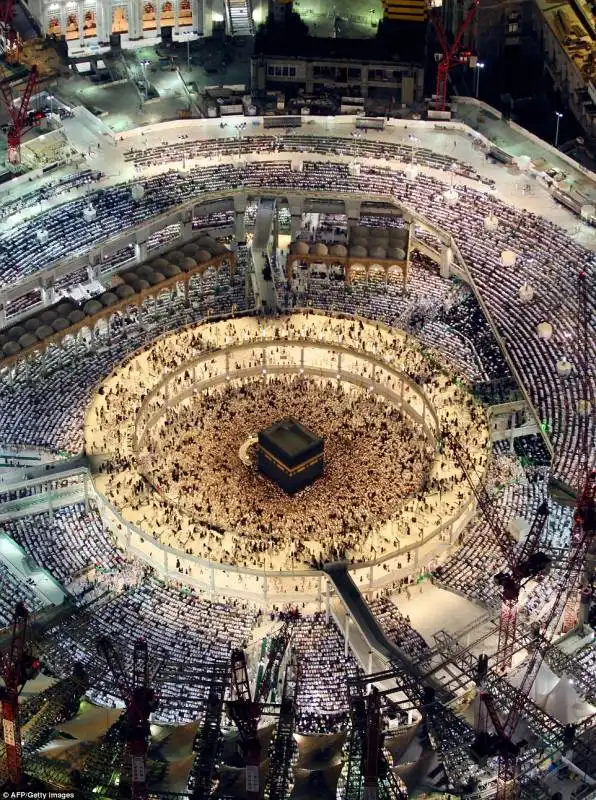 fedeli musulmani alla kaaba