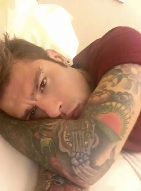 fedez selfie languido