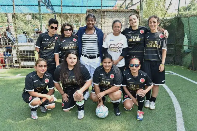 fiesta colombiana squadra femminile  di calcetto campo cornelia