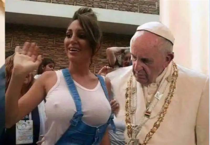 fotomontaggio bergoglio in sudamerica