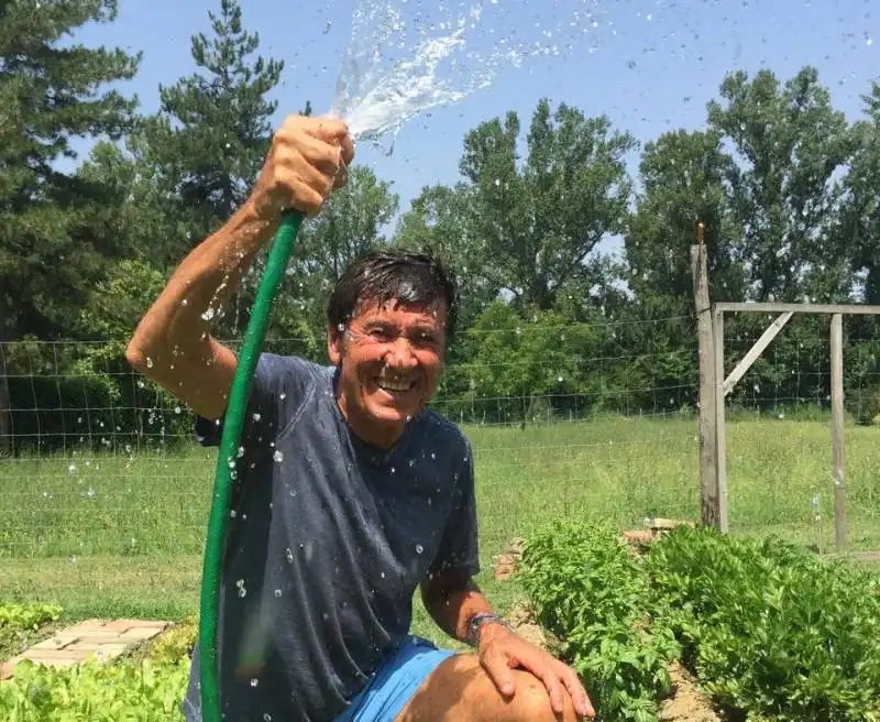 GIANNI MORANDI E LA POMPA ACQUA