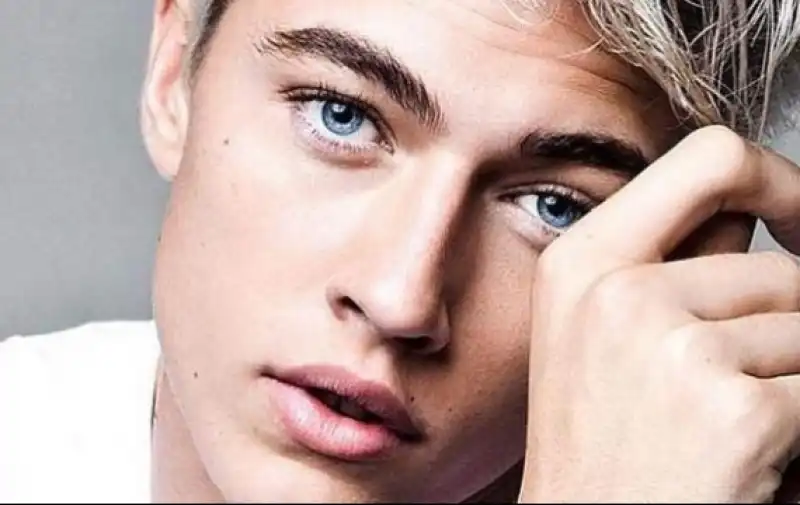 il modello lucky blue smith