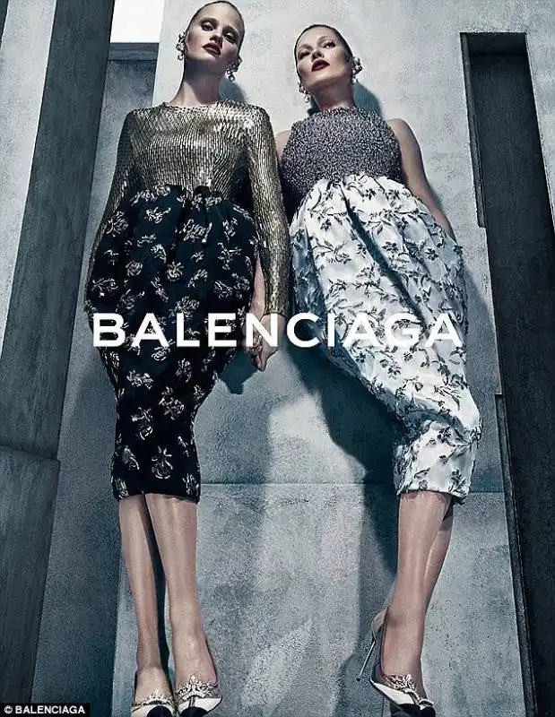 kate moss e lara stone per balenciaga 3