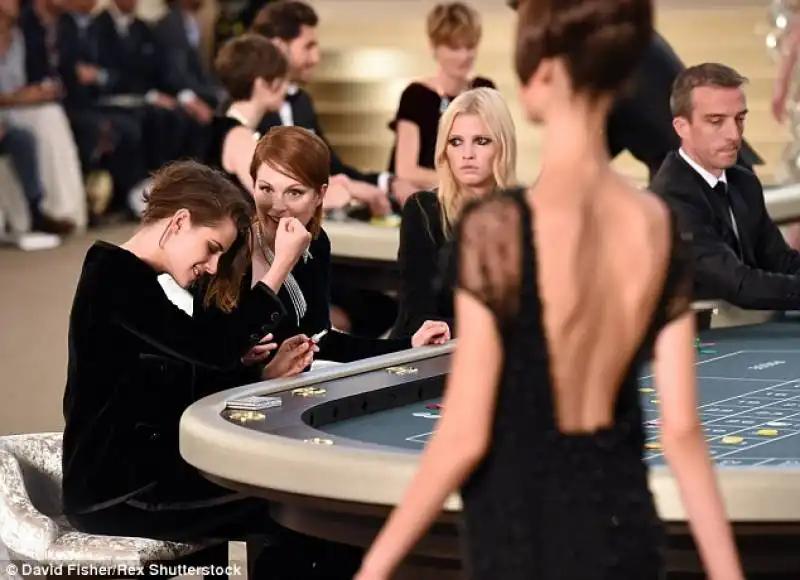 kristen stewart esulta con julianne moore