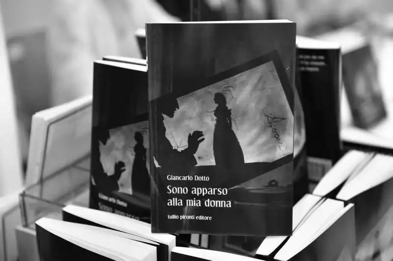 libro presentato sono apparso alla mia donna