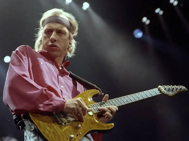 MARK KNOPFLER