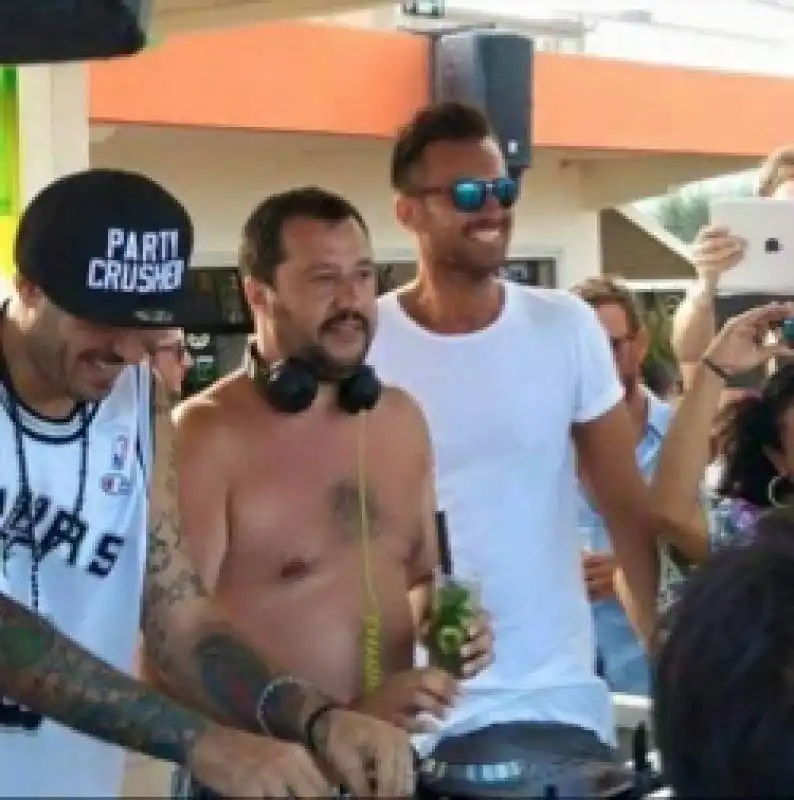 matteo salvini deejay