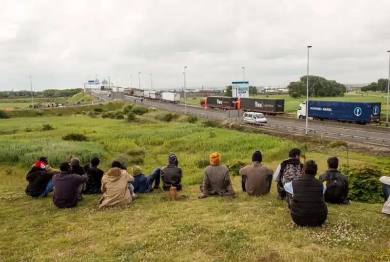 MIGRANTI A CALAIS