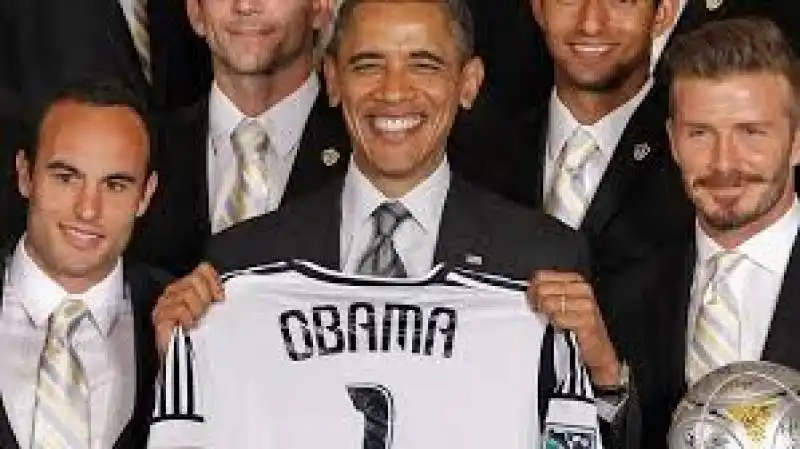 OBAMA SOCCER 1