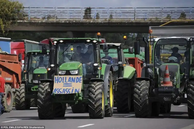 protesta contro hollande