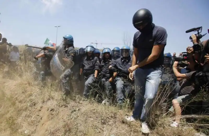 ROMA SCONTRI ANTIPROFUGHI 1