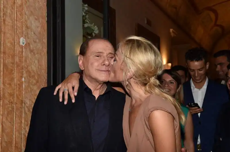 silvio berlusconi con francesca pascale (8)