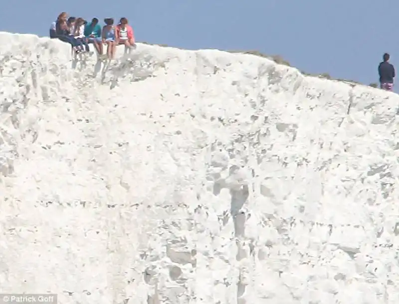 studenti sulla scogliera di brighton