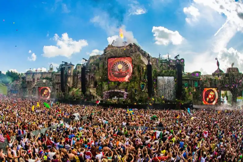 TOMORROWLAND 1