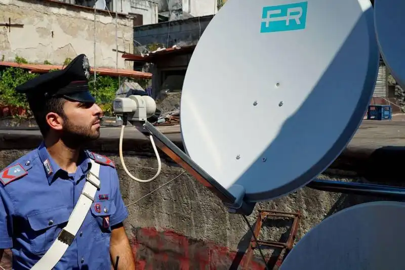 un poligono di tiro sui tetti di napoli e