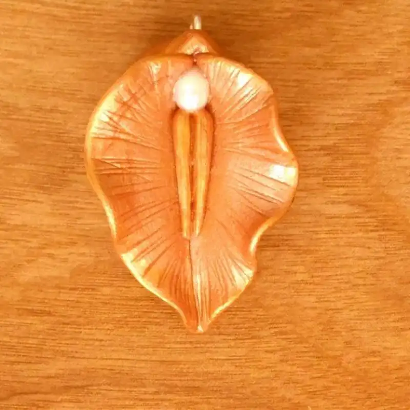 vulva pendant