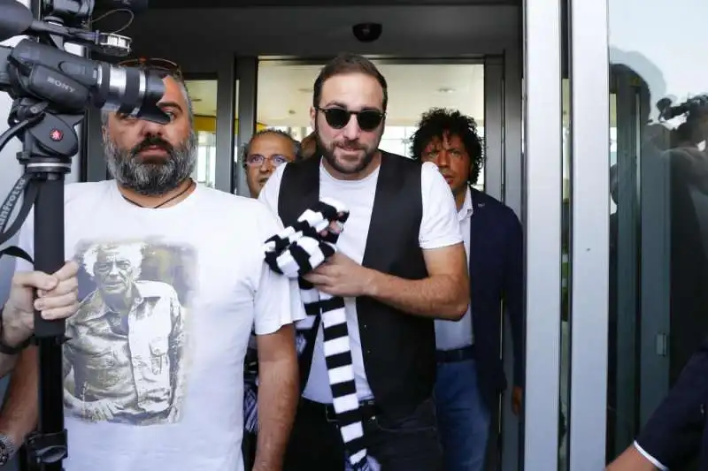 ARRIVO DI HIGUAIN A TORINO 4