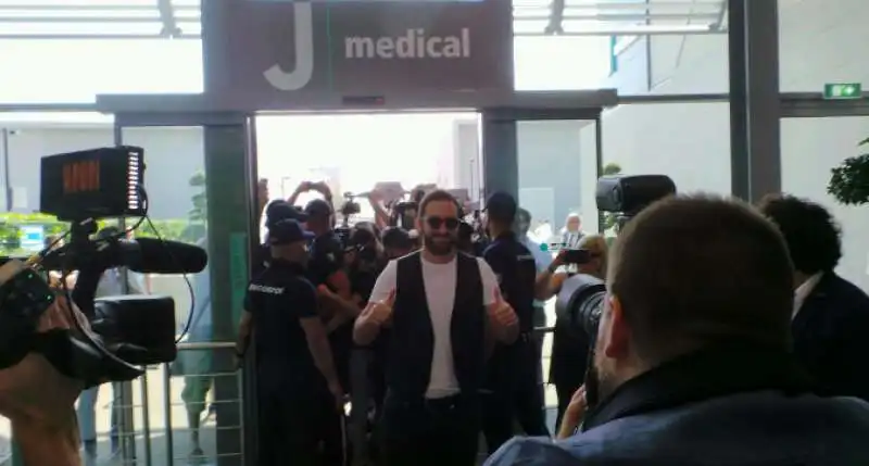 ARRIVO DI HIGUAIN A TORINO  