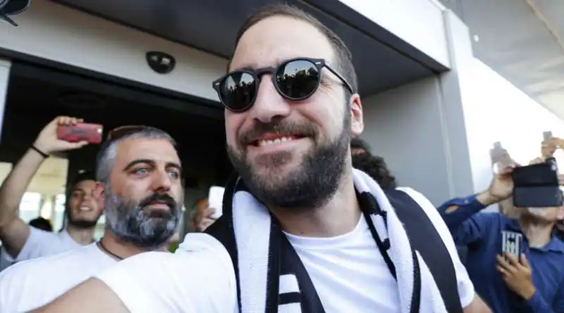 ARRIVO DI HIGUAIN A TORINO