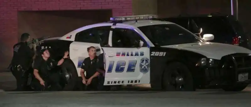 dallas spari polizia