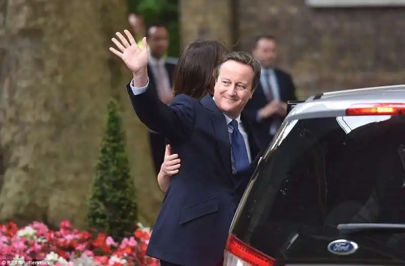 david   cameron  e famiglia lasciano downing street