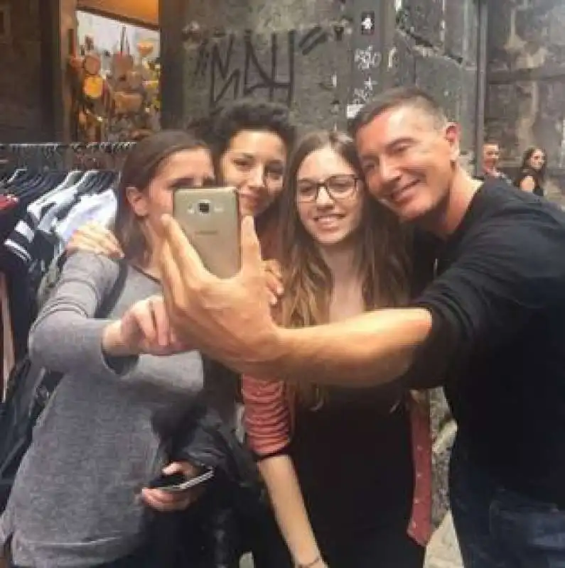 DOLCE E GABBANA SELFIE NEI VICOLI