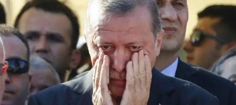 ERDOGAN AI FUNERALI DI ALCUNE VITTIME 2