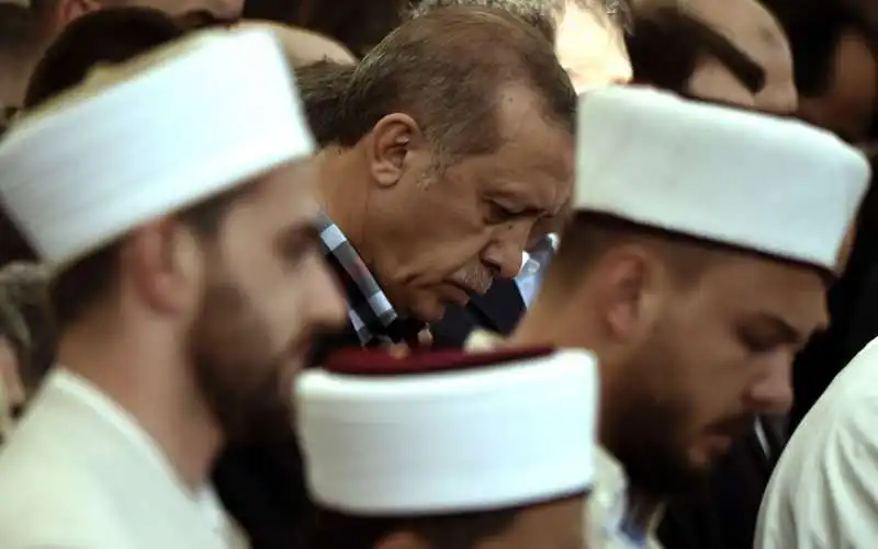 ERDOGAN AI FUNERALI DI ALCUNE VITTIME