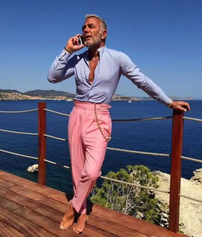 gianluca vacchi in rosa 