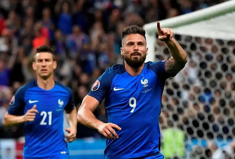 GIROUD IN FRANCIA ISLANDA