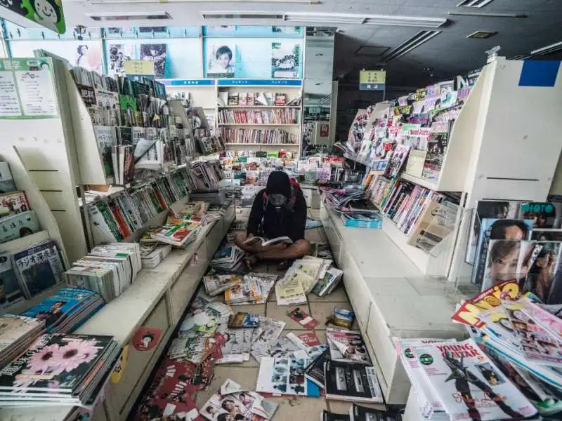 il fotografo loong nella zona di fukushima