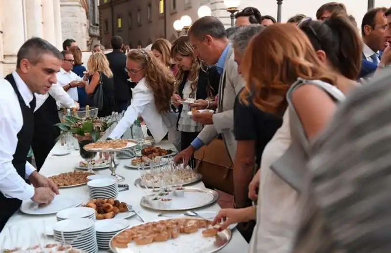 invitati all aperitivo sulla terrazza di palazzo wedekind (1)