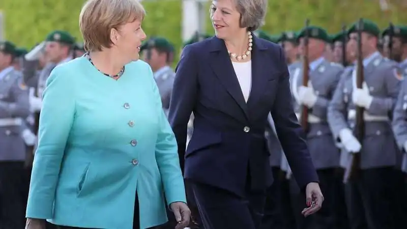 MAY E MERKEL A BERLINO