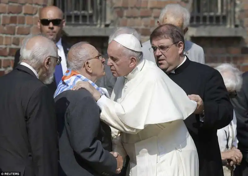 papa bergoglio a auschwitz  9