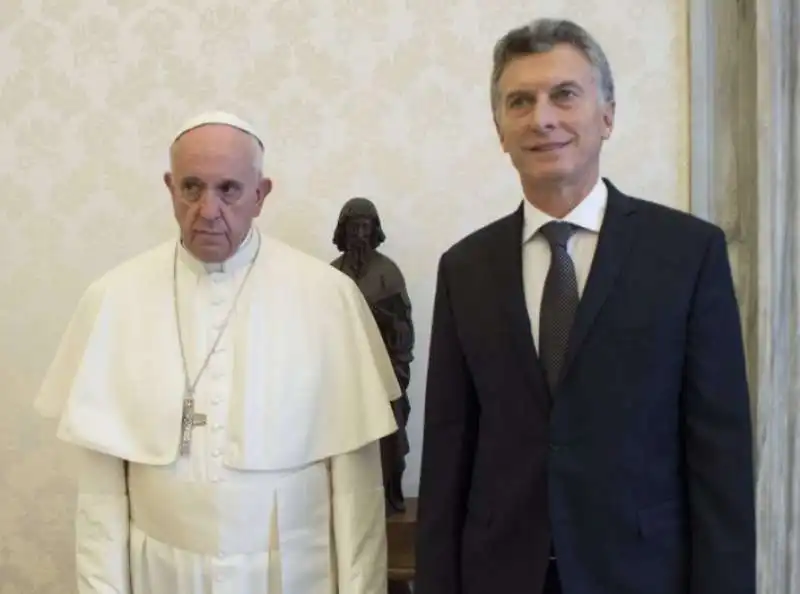 PAPA BERGOGLIO E MAURICIO MACRI  