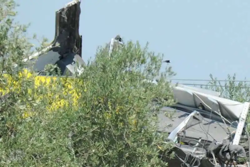 scontro tra due treni in puglia 6