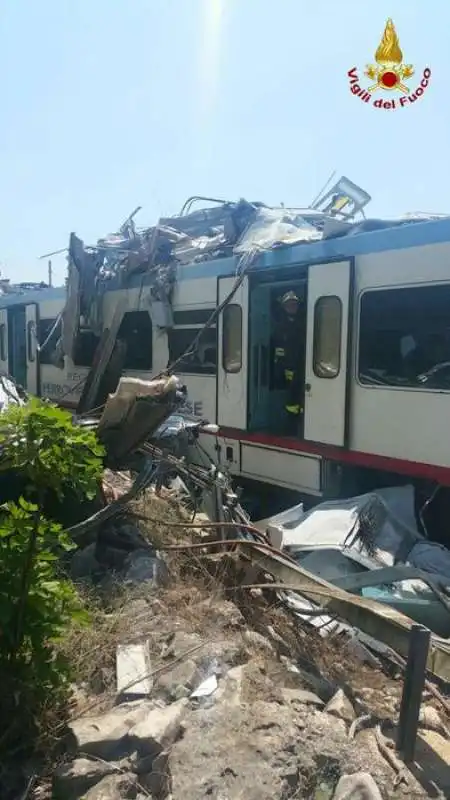 SCONTRO TRA DUE TRENI IN PUGLIA