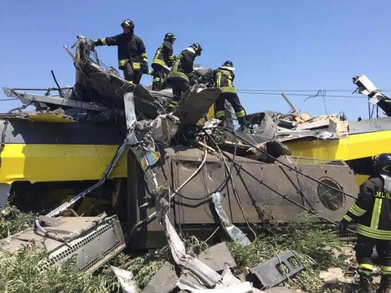 SCONTRO TRA DUE TRENI IN PUGLIA