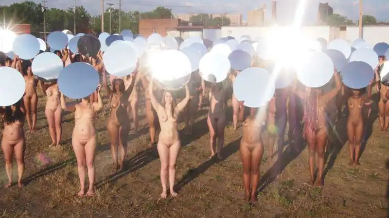 spencer tunick la protesta delle donne nude contro trump  7