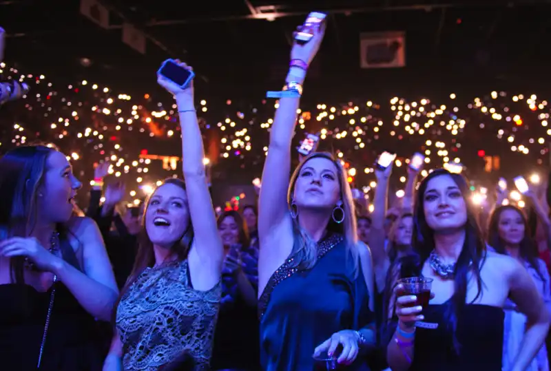 TELEFONINI AI CONCERTI 1