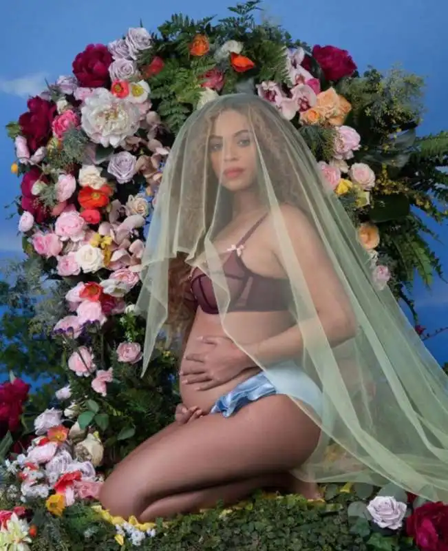 BEYONCE CON IL PANCIONE