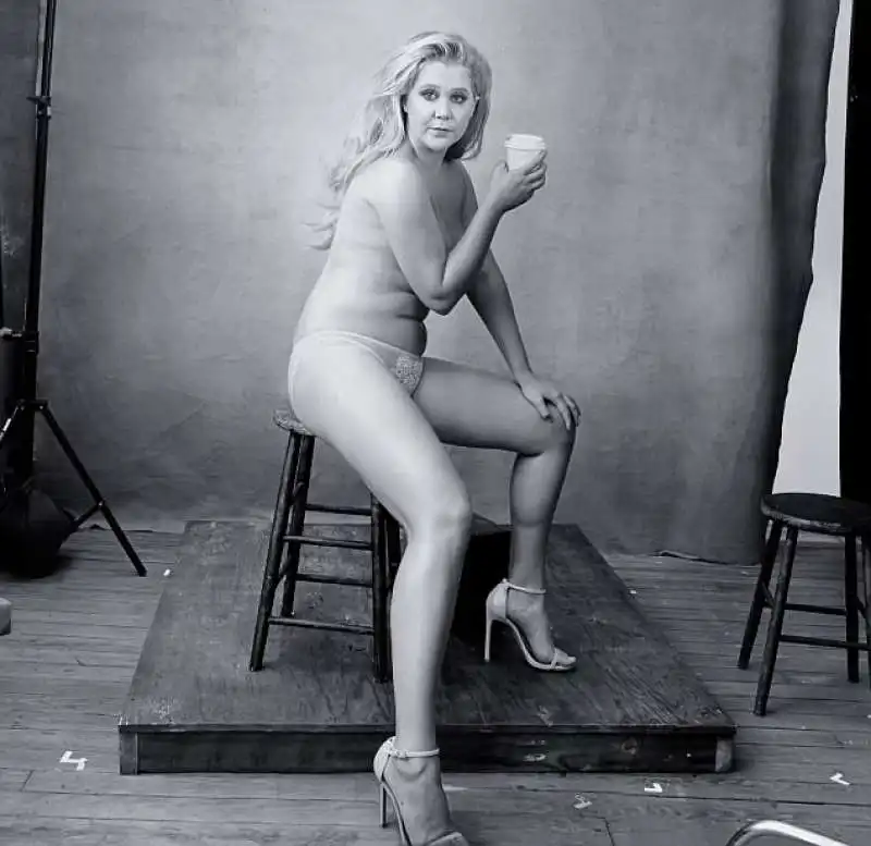 calendario pirelli amy schumer 2016