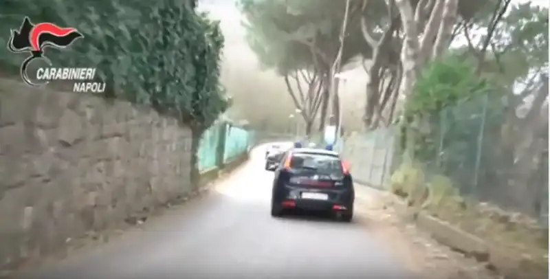 CARABINIERI - MASSA LUBRENSE RAPINA IN VILLA