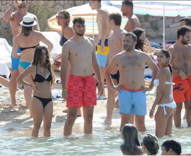 DONNARUMMA CON LAFIDANZATA IBIZA E IL CUGINO DI RAIOLA